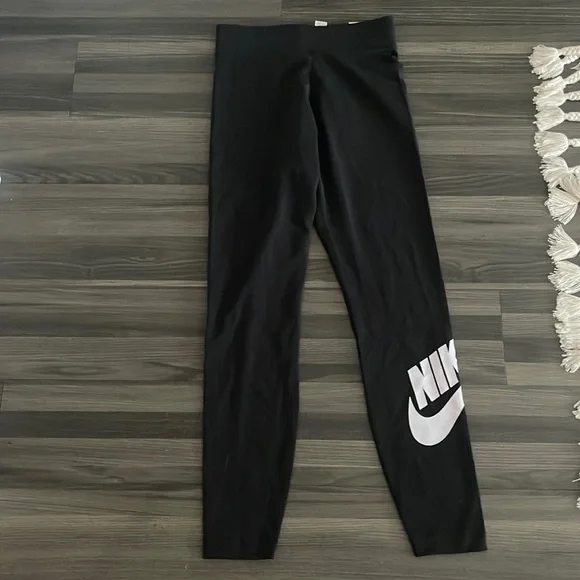 NWT Nike windbreaker (FREE leggings) - Picture 3 of 4